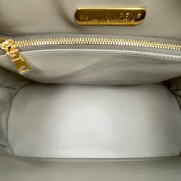 Crocodile 29cm Green Top Handle Bag, Gold hardware - Image 7