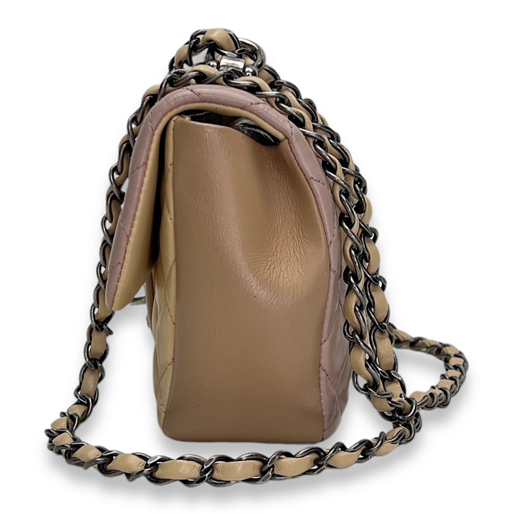 Timeless Classic Flap Shoulder bag in Lambskin, Ruthenium Hardware - Image 5