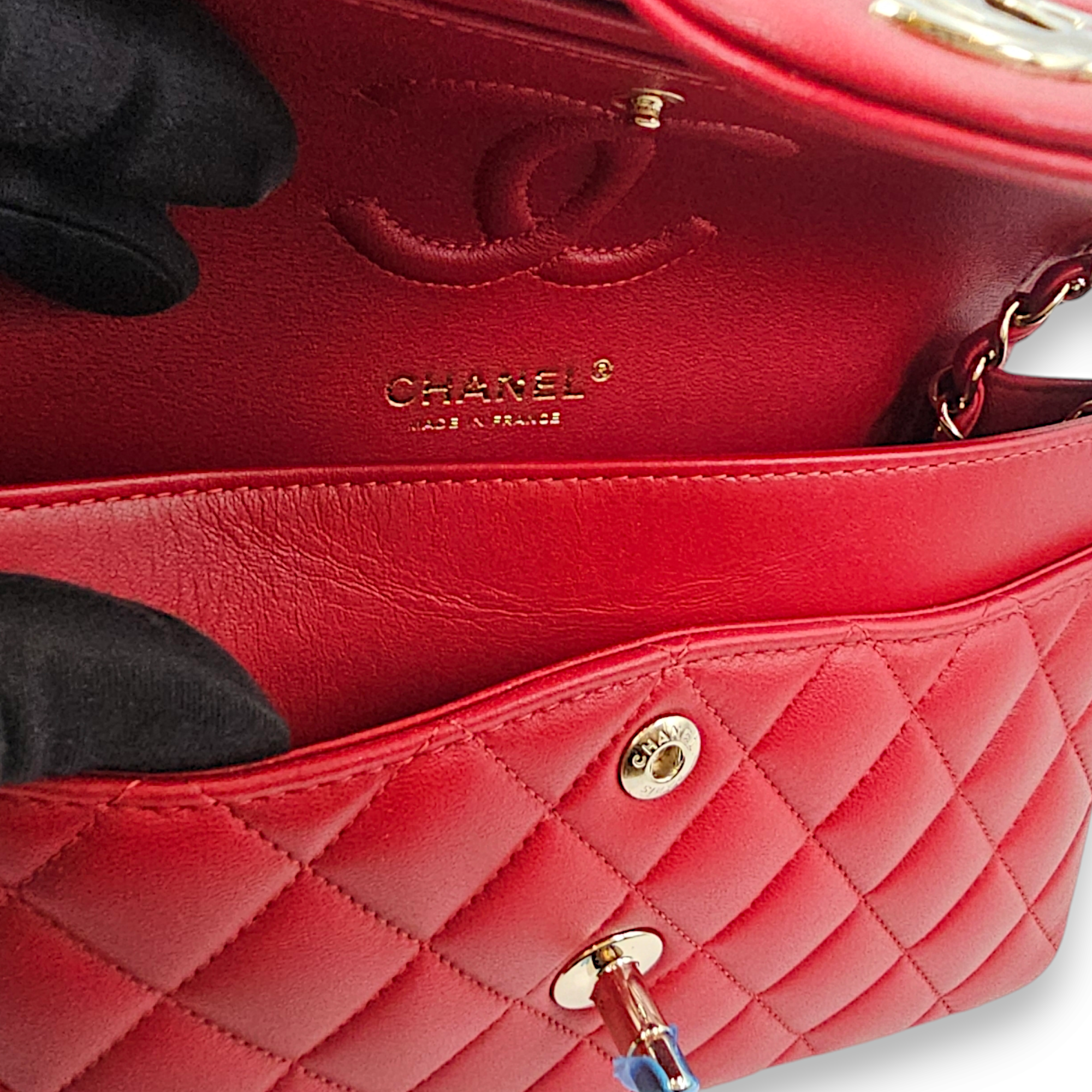 Classic Double Flap Small Red Shoulder Bag in Lambskin, Gold hardware - Image 5