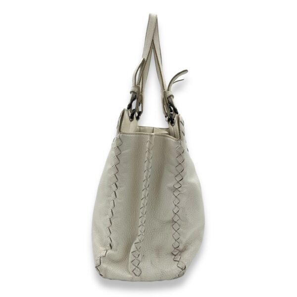 Intreciatto Top handle bag in Intrecciato leather, Ruthenium Hardware - Image 4