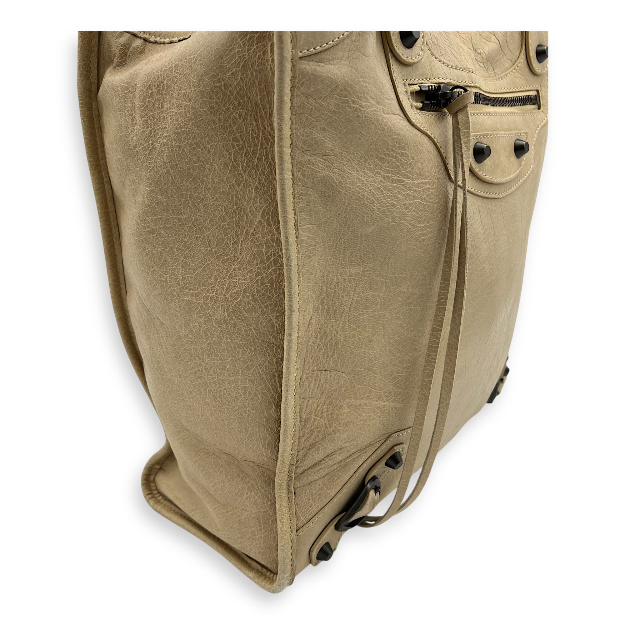 City Shopper Beige Tote Bag in Distressed Leather, Gunmetal hardware - Image 14