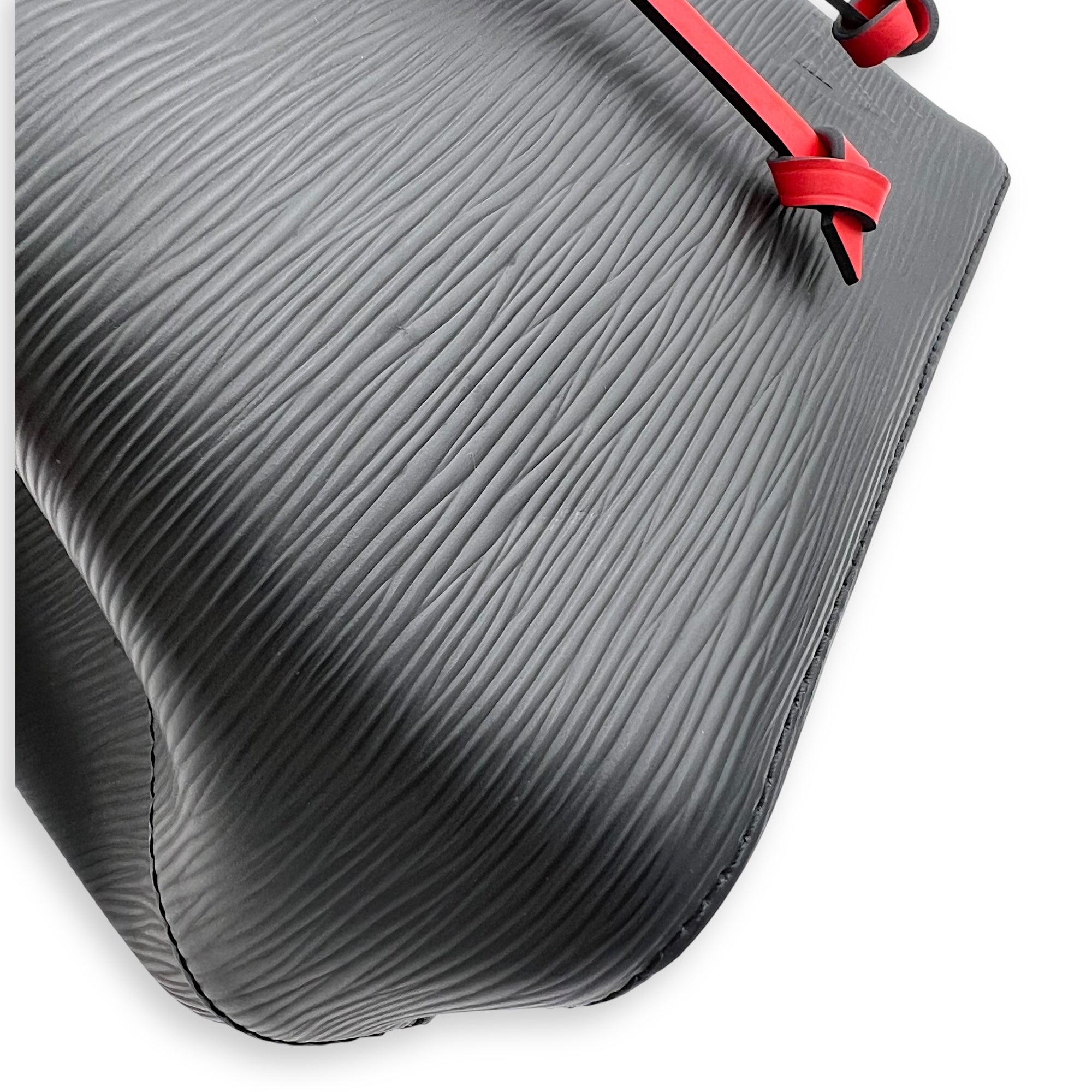 NeoNoe Shoulder Bag BB Black in Epi Leather, Silver hardware - Image 8