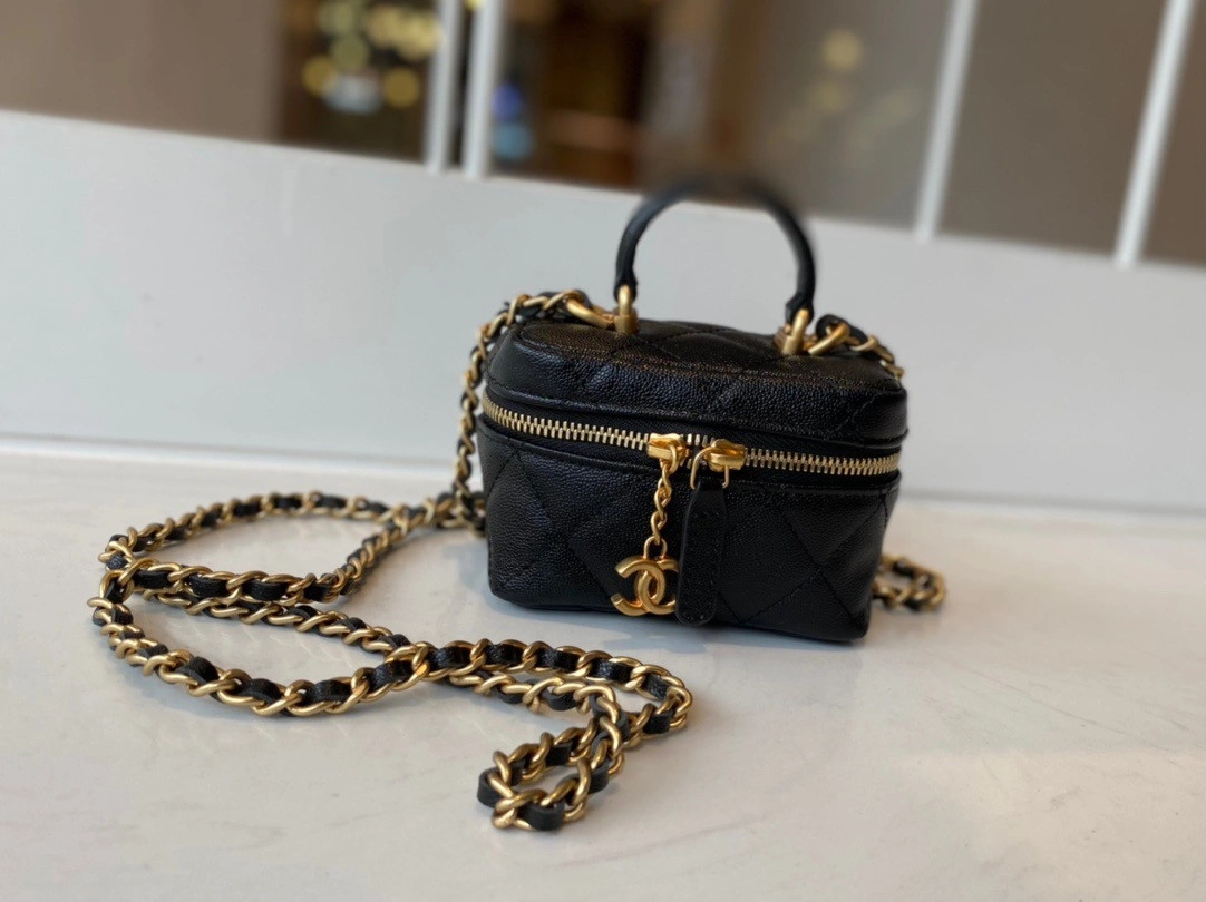 UrbanStyle CHANEL SMALL VANITY WITH CHAIN 1272