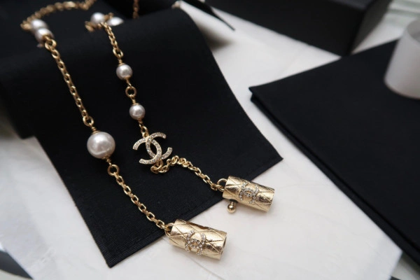 SmartChoice CHANEL AIRPODS NECKLACE 1700 - Image 9