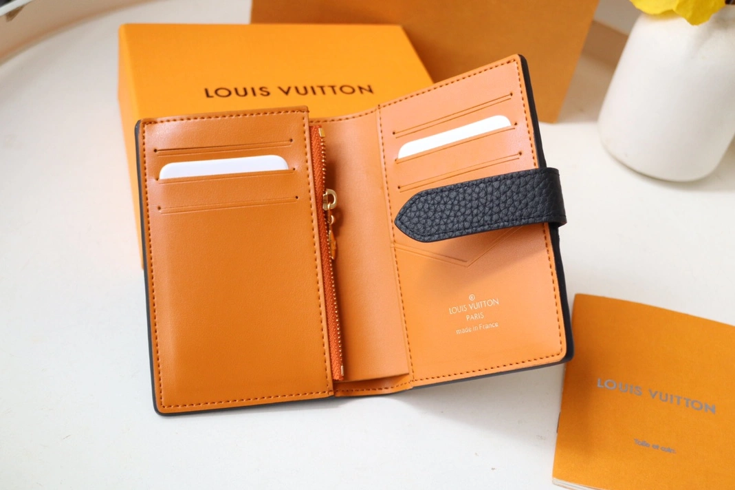 Bold 4336 Louis Vuitton AAA Quality Card Case - Image 4