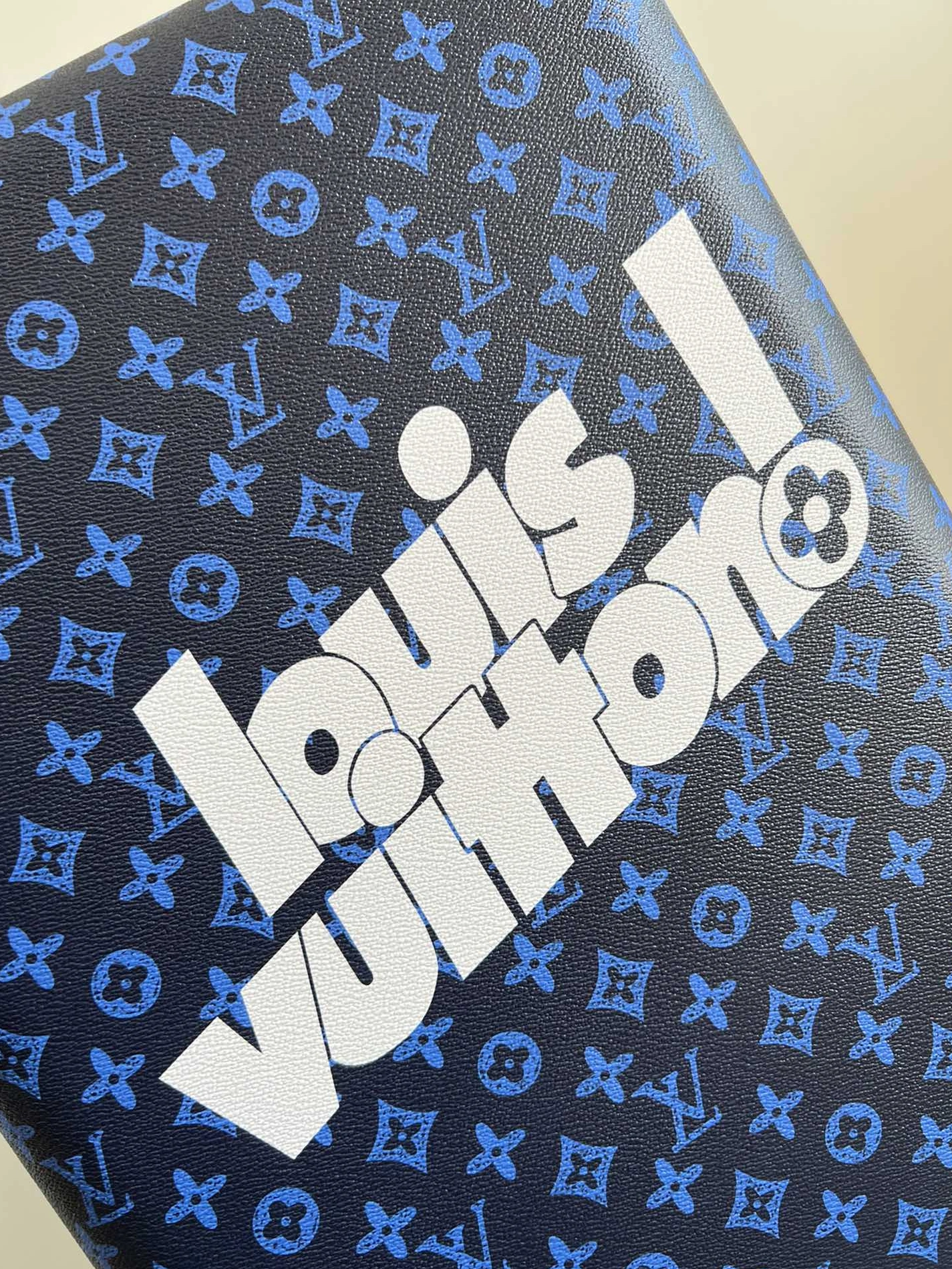 Bold 5079 Louis Vuitton Luggage