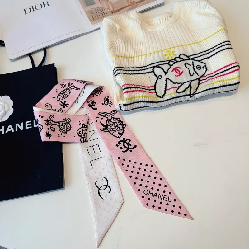 Bold 546 Chanel Silk Scarf - Image 3