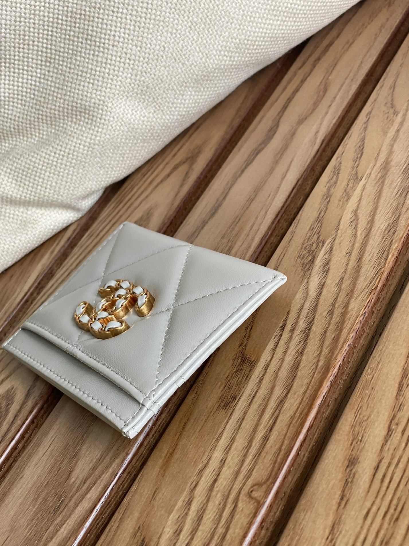 Bold 8573 Chanel Card Case - Image 4