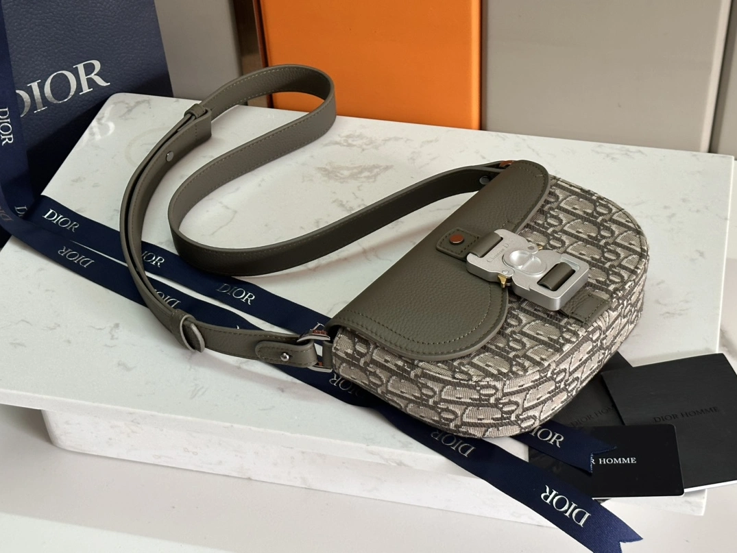 Breathable 2419 Christian Dior AAA Man Messenger Bags - Image 4