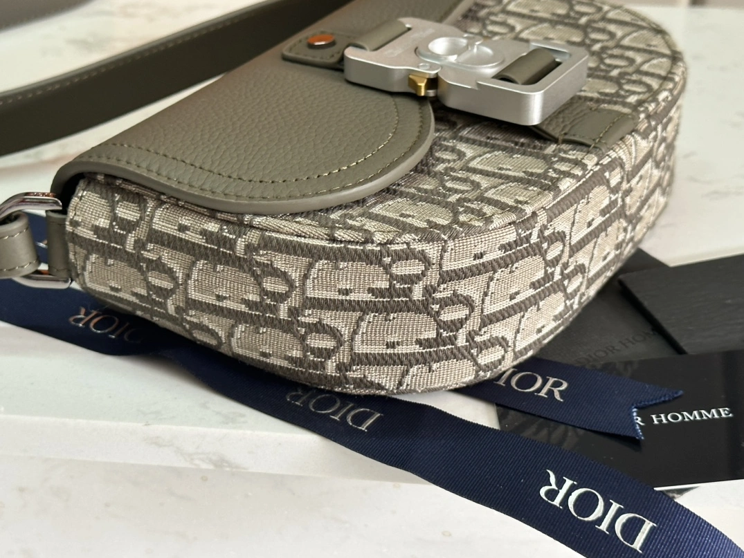 Breathable 2419 Christian Dior AAA Man Messenger Bags - Image 5