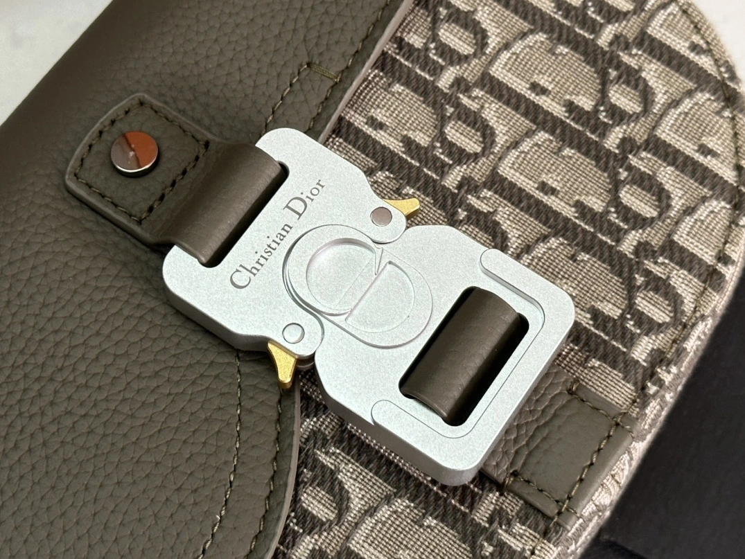 Breathable 2419 Christian Dior AAA Man Messenger Bags - Image 6