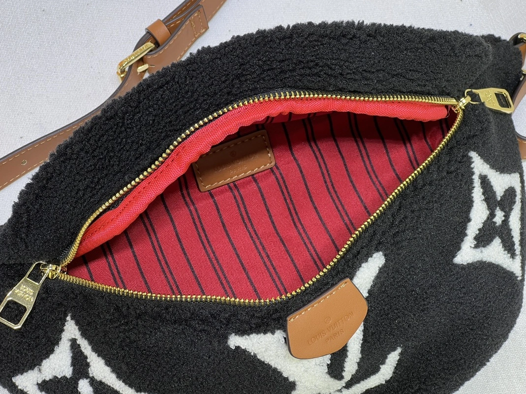 Breathable 4178 Louis Vuitton LV AAA Quality Belt Bags For Women - Image 8