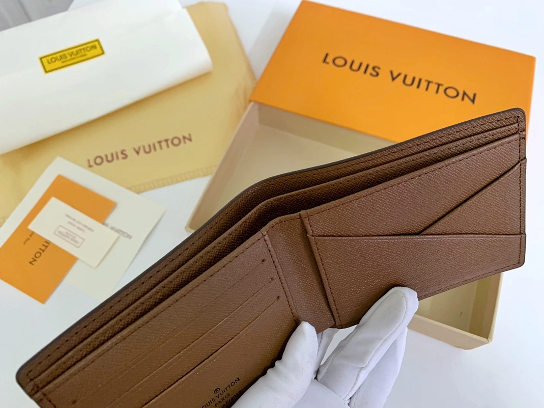 Breathable 8000 Louis Vuitton LV Wallets For Unisex - Image 5