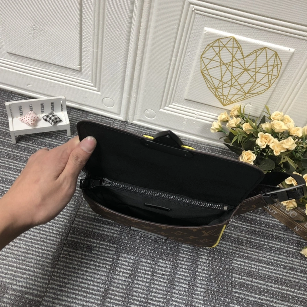 Breathable 8370 Louis Vuitton AAA Man Messenger Bags - Image 7