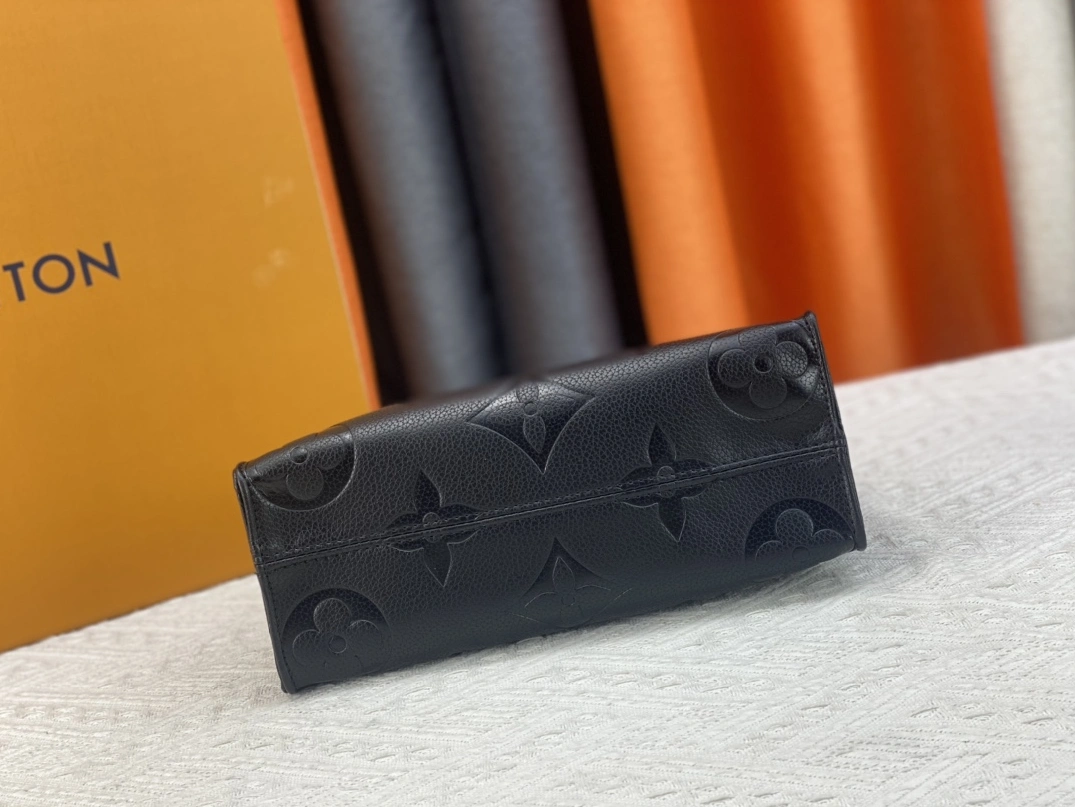 Breathable 8864 Louis Vuitton AAA Quality Handbags For Women - Image 4