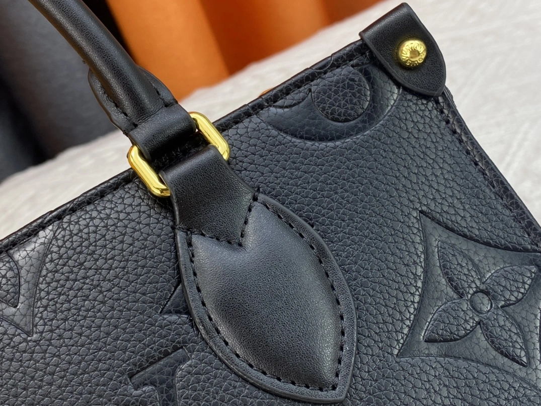 Breathable 8864 Louis Vuitton AAA Quality Handbags For Women - Image 6