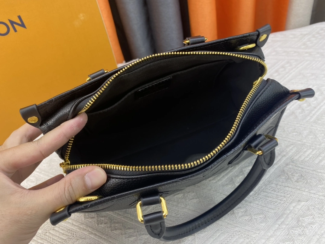 Breathable 8864 Louis Vuitton AAA Quality Handbags For Women - Image 7