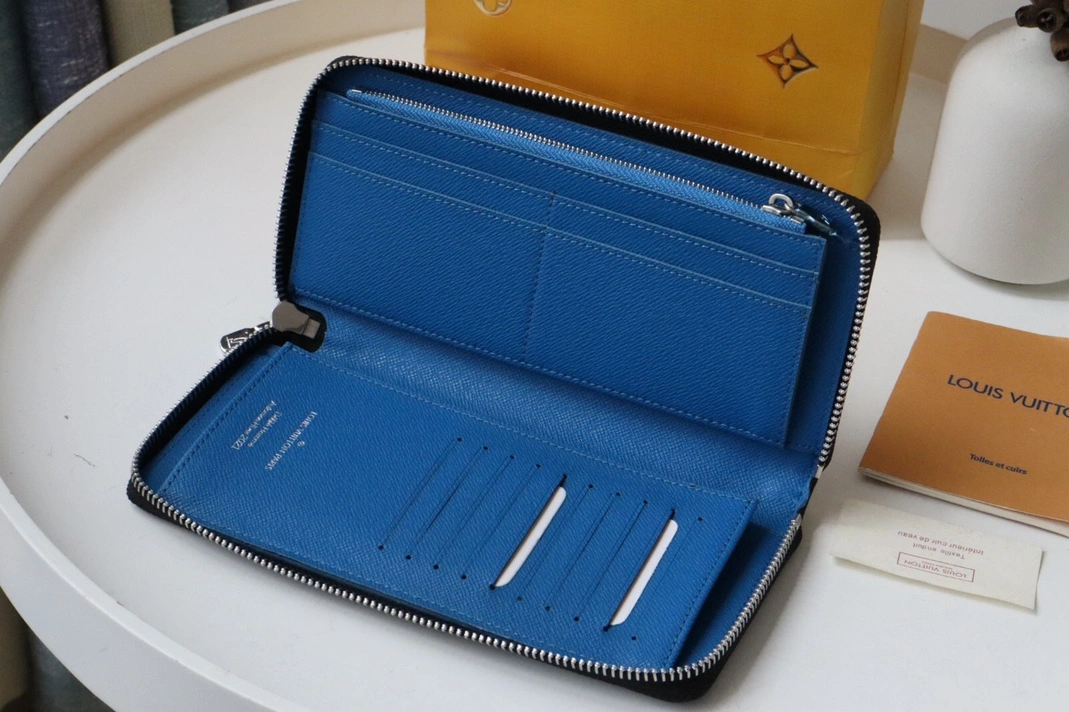 Bright 9038 Louis Vuitton AAA Quality Wallets - Image 4