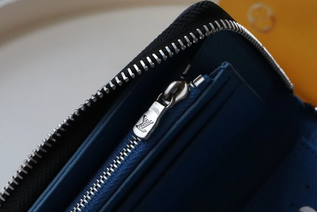 Bright 9038 Louis Vuitton AAA Quality Wallets - Image 7