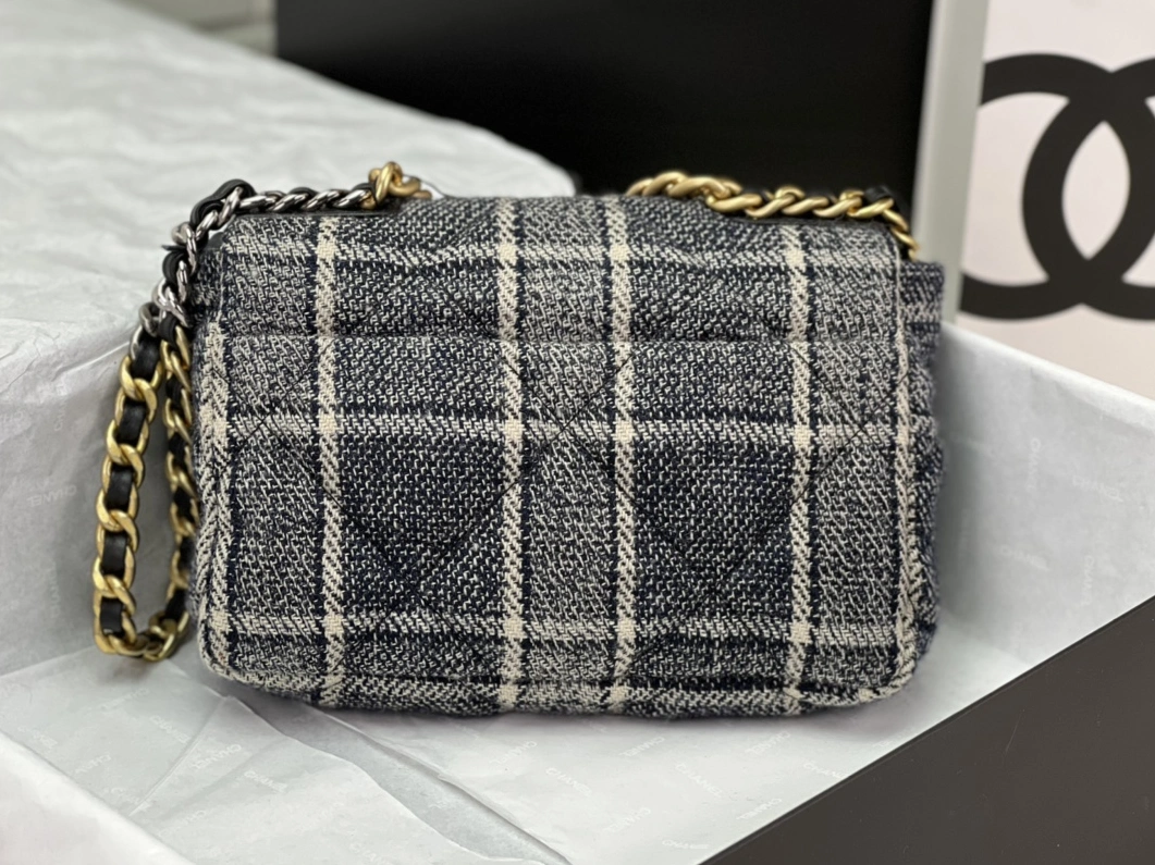 Chanel AAA Quality Messenger Bags For Women Fashionable 8993 - Image 3