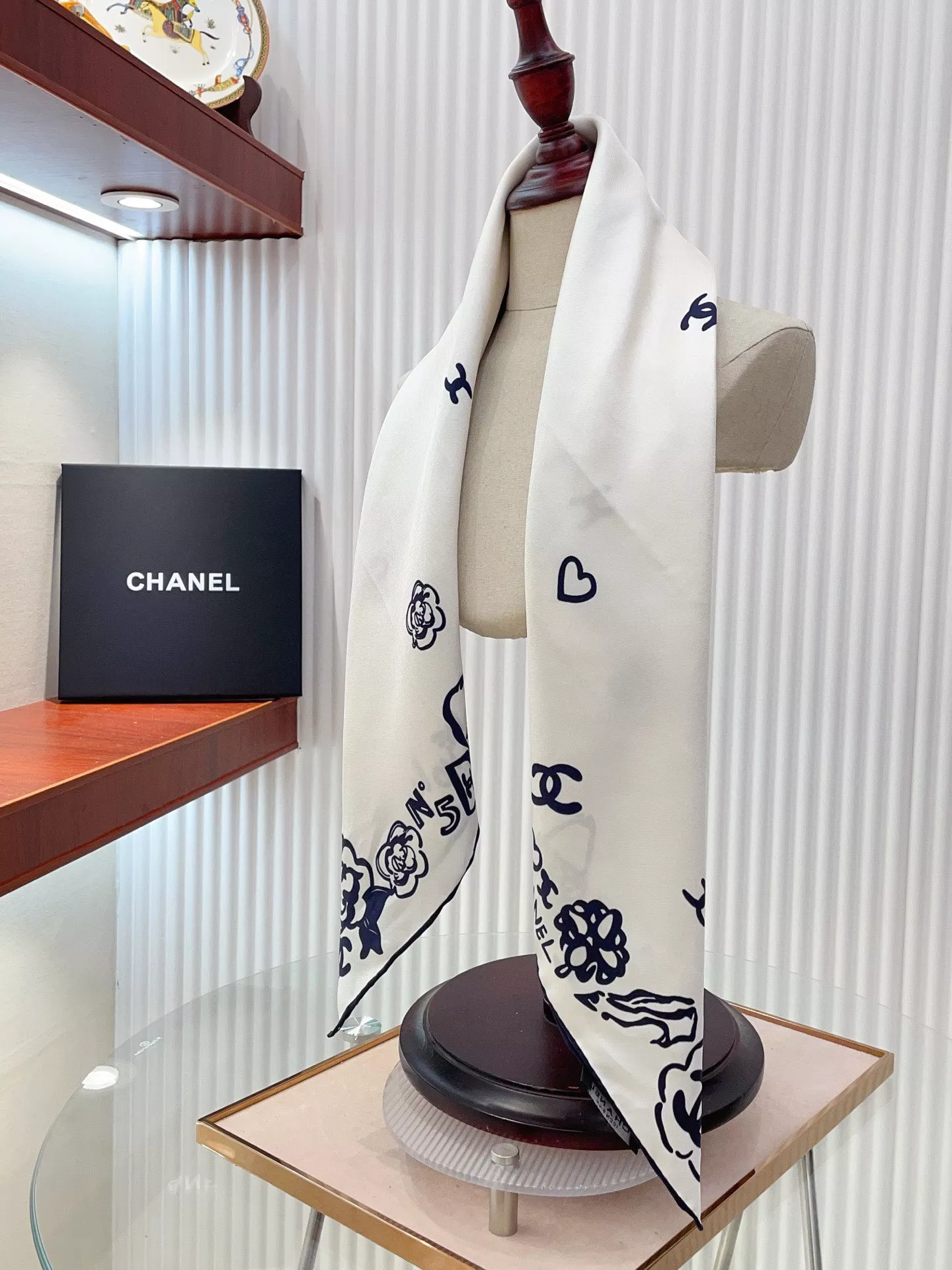 Chanel Silk Squares Unique 232 - Image 5