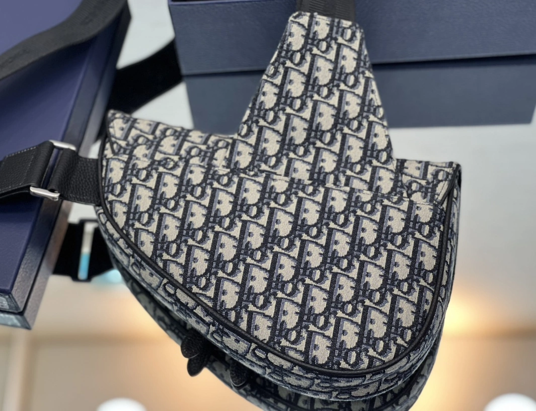 Christian Dior AAA Man Messenger Bags HighQuality 2215 - Image 3