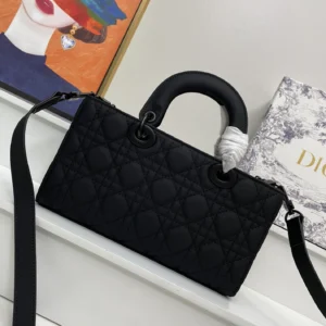 Christian Dior AAA Quality Handbags For Women Sleek 2945