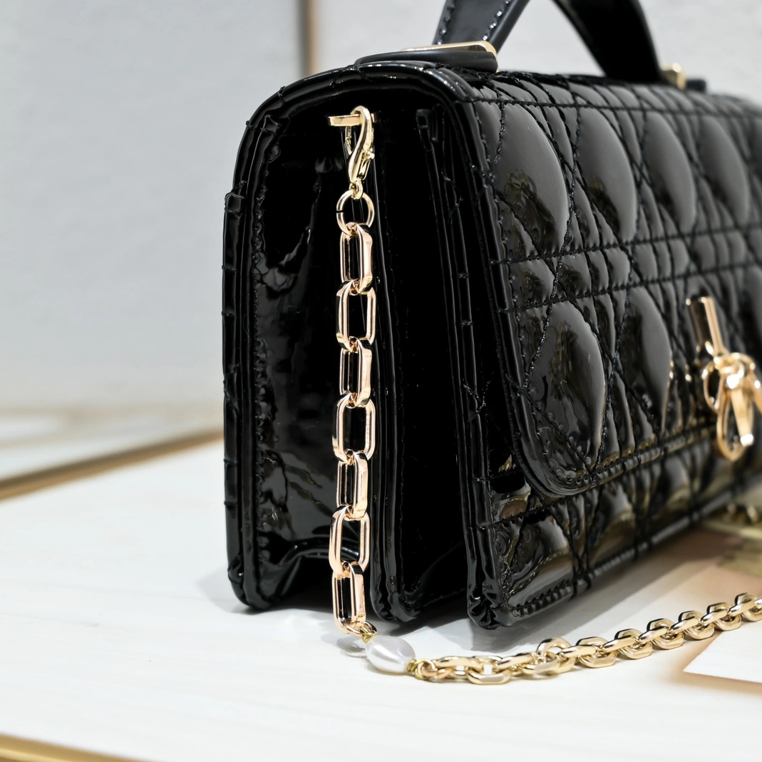 Christian Dior AAA Quality Messenger Bags For Women Flexible 7210 - Image 3