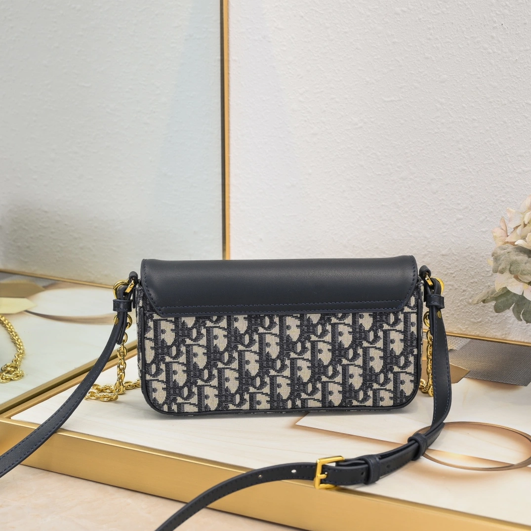 Christian Dior AAA Quality Messenger Bags For Women Trendsetting 8228