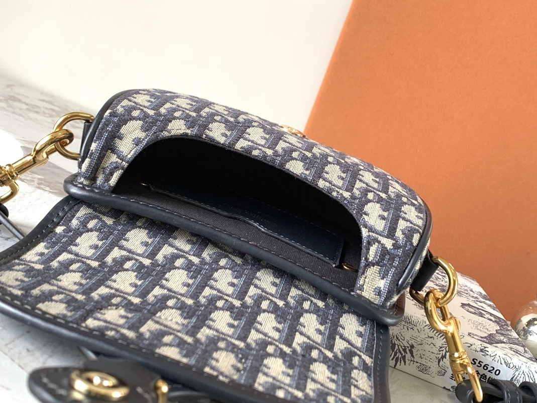 Christian Dior AAA Quality Messenger Bags For Women Versatile 2439 - Image 8