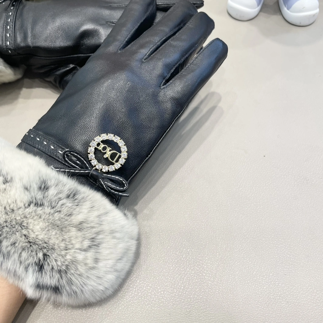 Christian Dior Gloves For Women UrbanStyle 3466 - Image 7