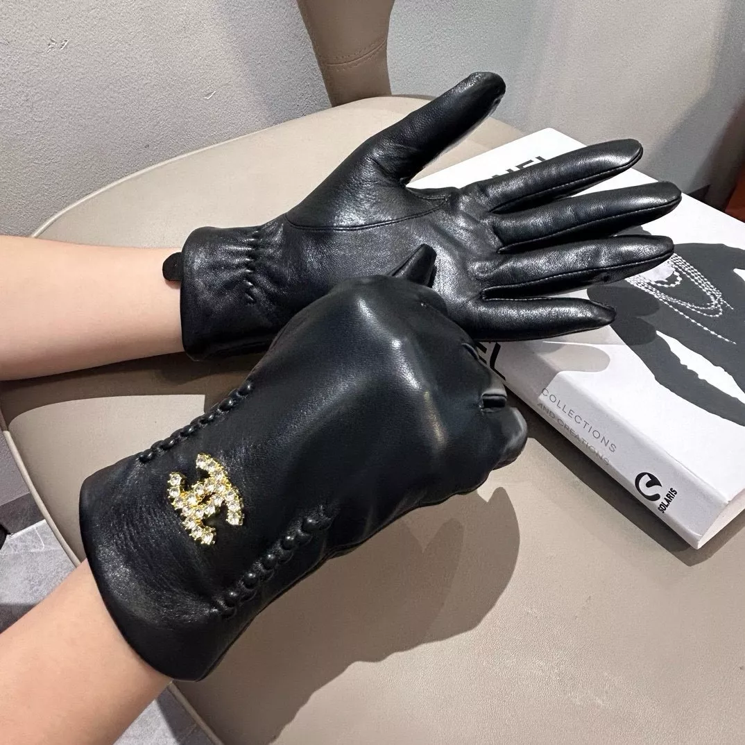 Compact 4691 Chanel Gloves For Women - Image 4