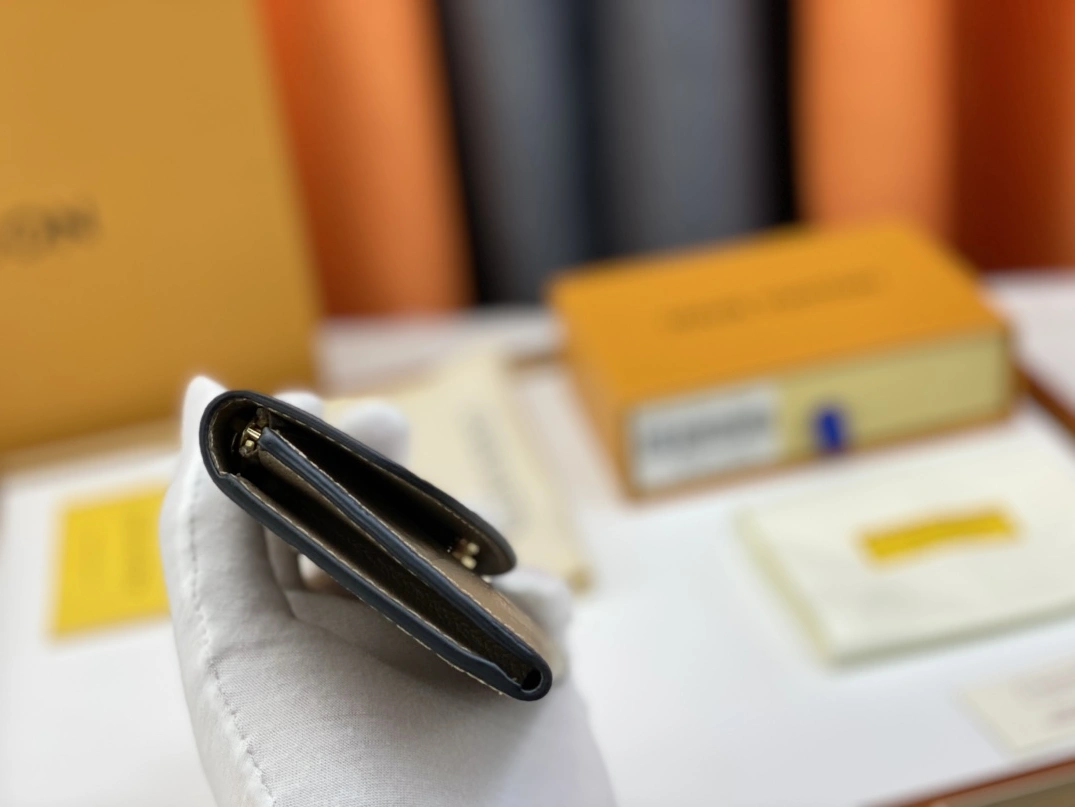 Compact 5680 Louis Vuitton LV Wallets For Women - Image 4