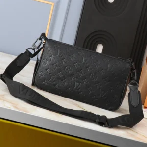 Durable 4149 Louis Vuitton AAA Quality Messenger Bags For Unisex
