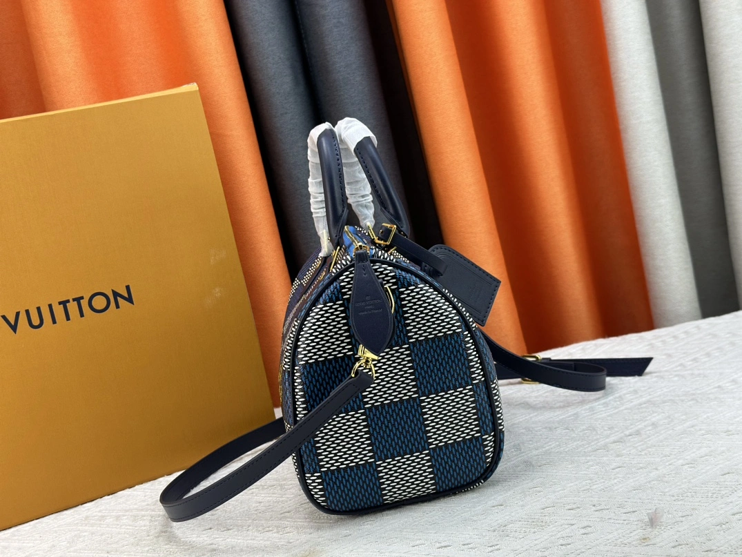 Durable 6135 Louis Vuitton AAA Quality Handbags For Women - Image 3