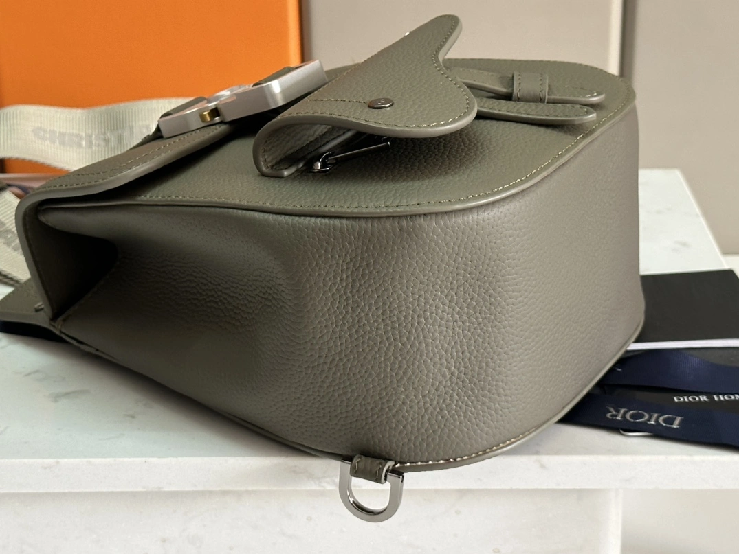 EasyMatch 205 Christian Dior AAA Man Messenger Bags - Image 4