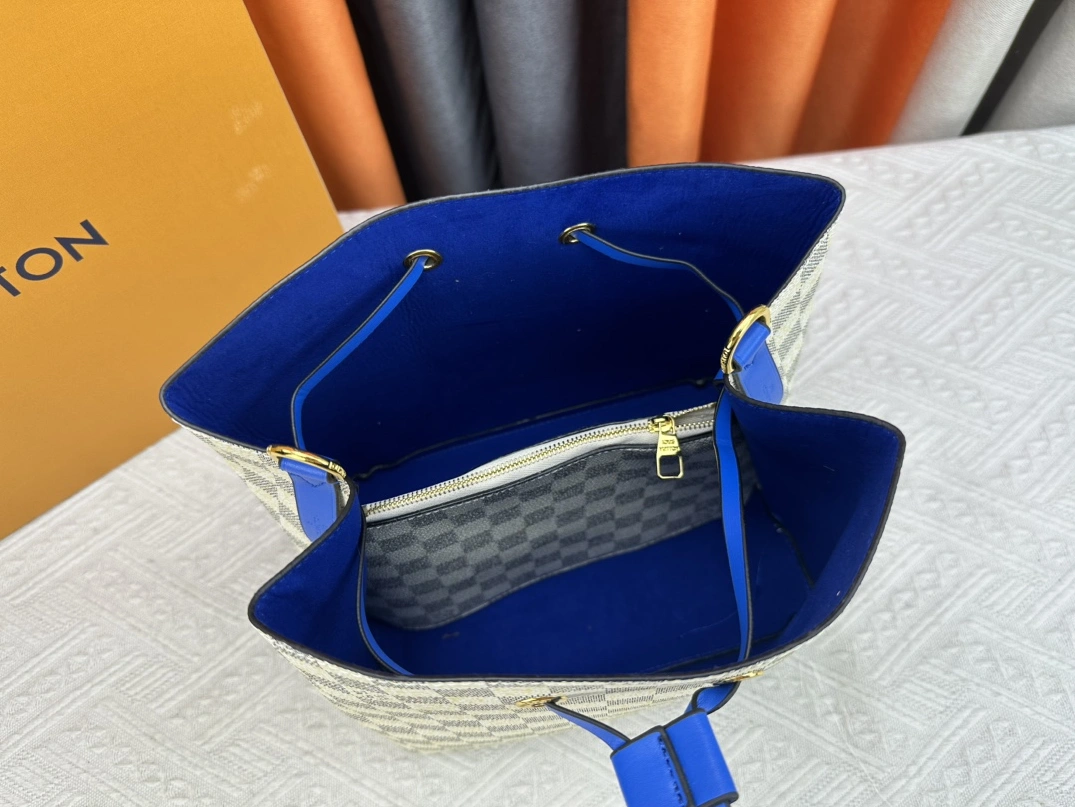 EasyMatch 2632 Louis Vuitton AAA Quality Messenger Bags For Women - Image 8