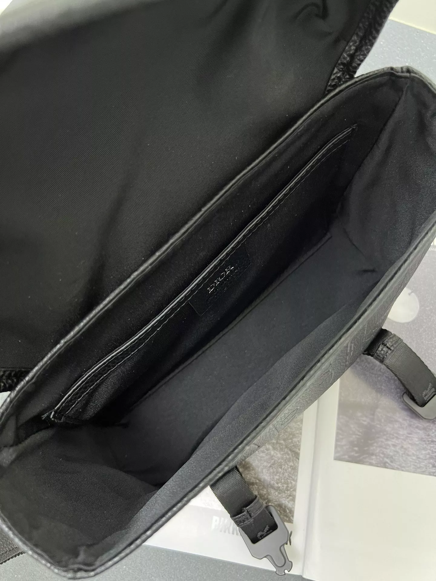 EasyMatch 4833 Christian Dior AAA Man Messenger Bags - Image 7