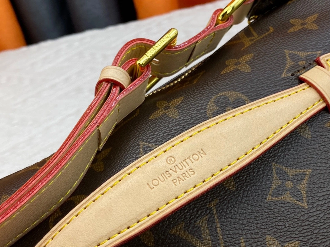 EasyMatch 7599 Louis Vuitton LV AAA Quality Belt Bags For Unisex - Image 6