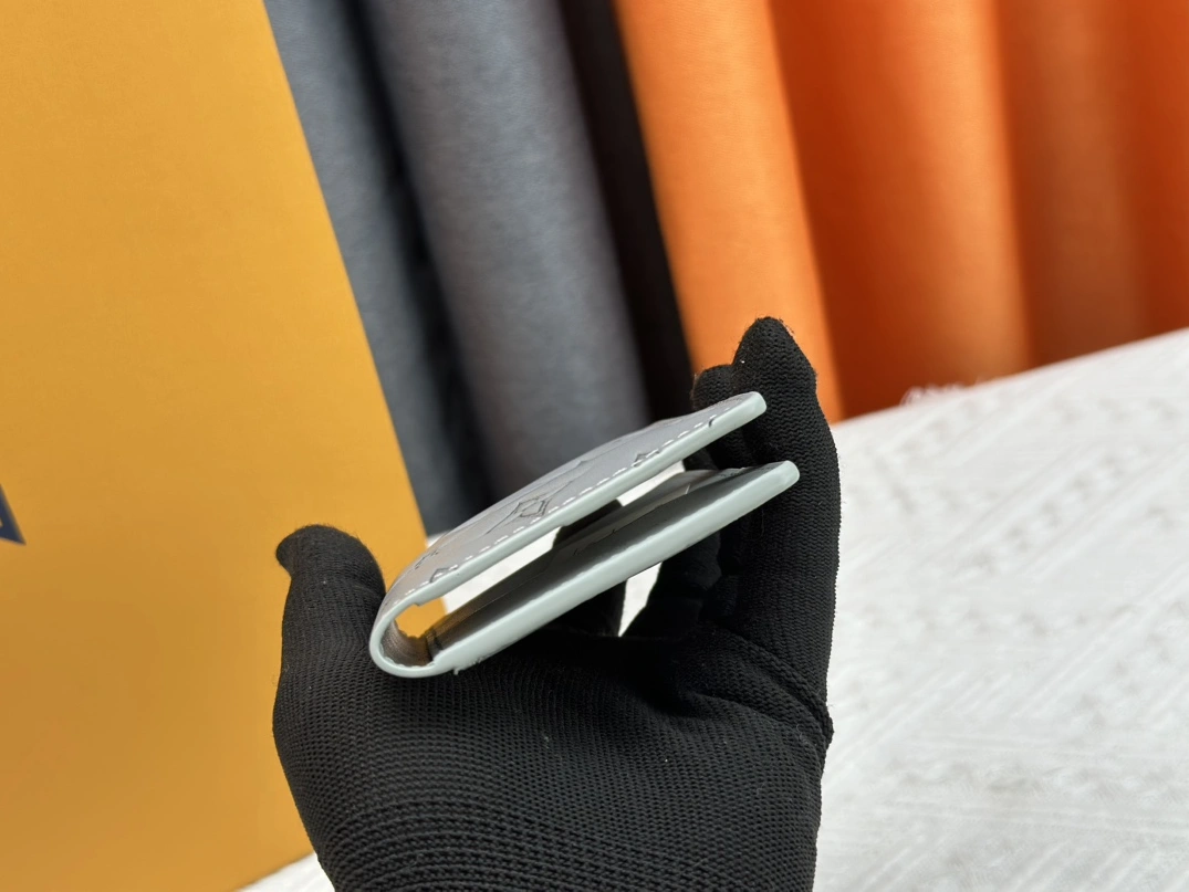 Efficient 1605 Louis Vuitton LV Card Case - Image 3