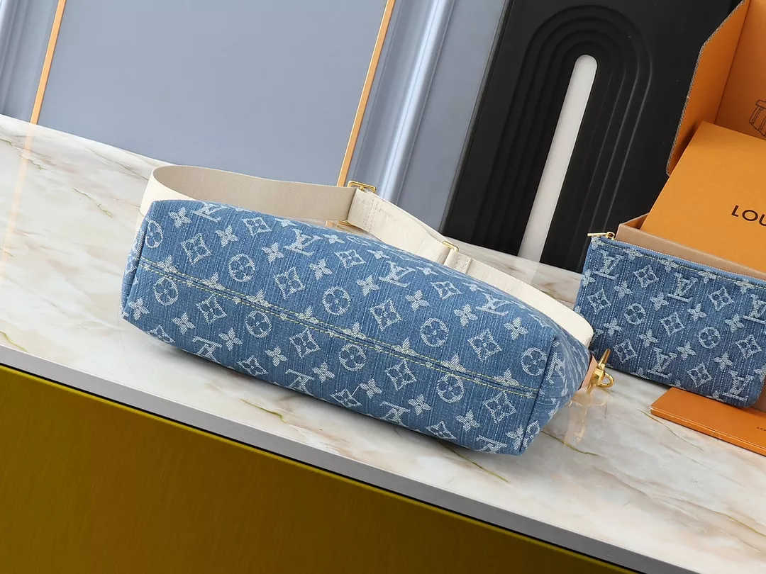 Efficient 8698 Louis Vuitton AAA Quality Messenger Bags For Women - Image 4