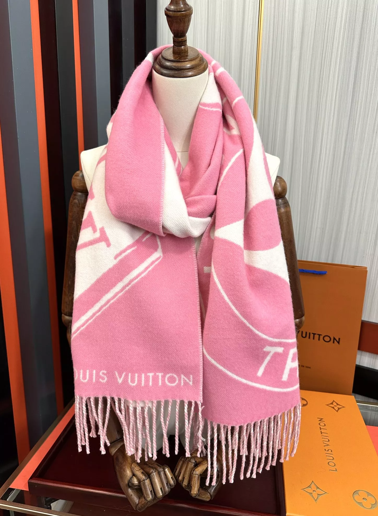 Efficient 9172 Louis Vuitton Scarf For Women - Image 6