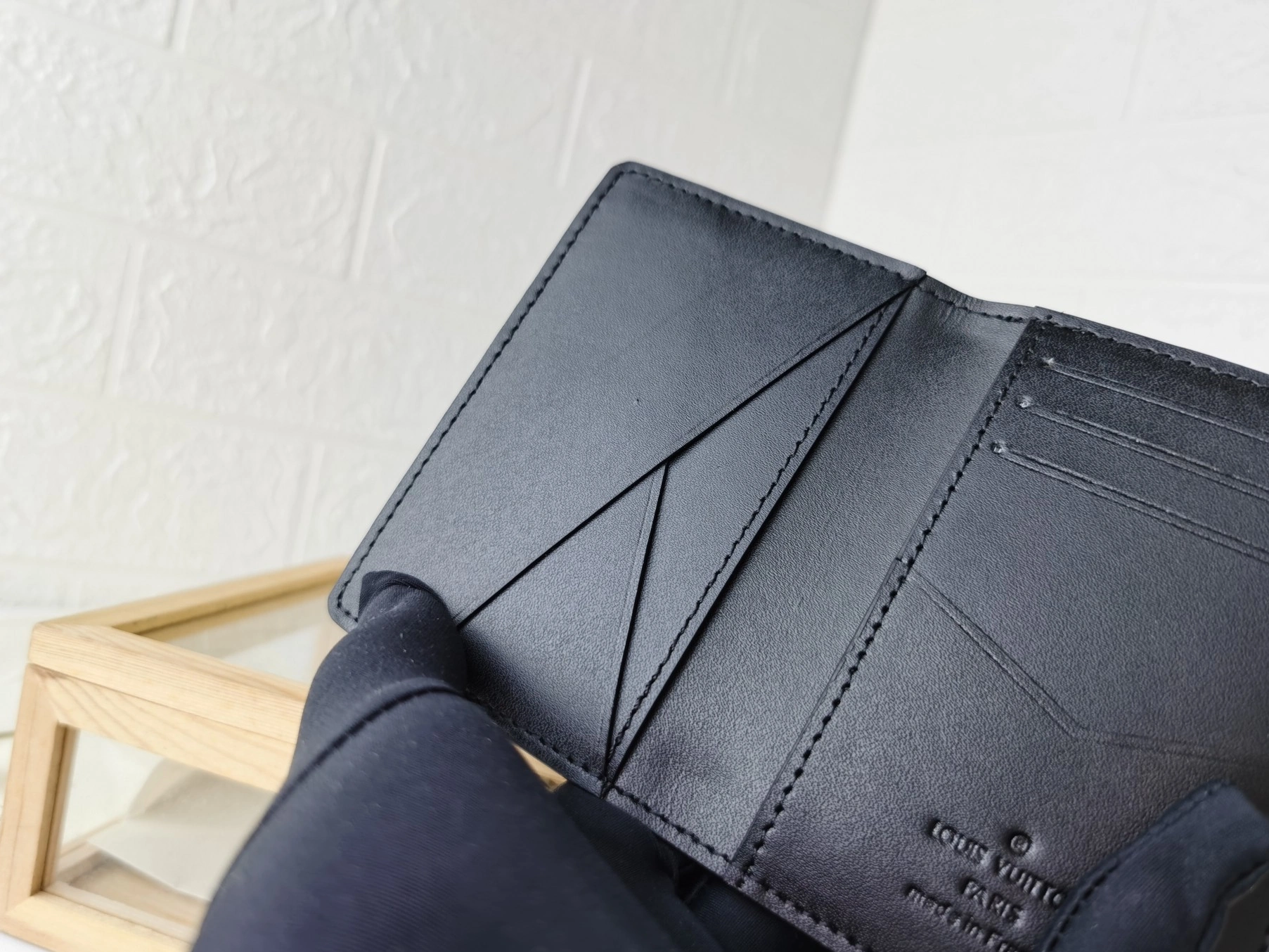 Efficient 9841 Louis Vuitton LV Card Case For Unisex - Image 6