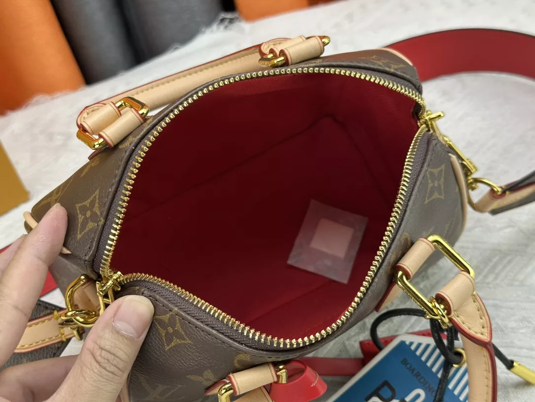 EyeCatching 6735 Louis Vuitton AAA Quality Handbags For Women - Image 8