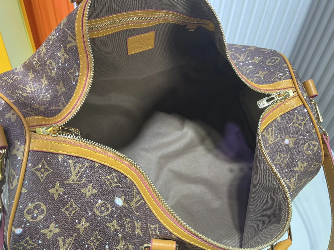 Fashionable 2440 Louis Vuitton Travel Bags - Image 8