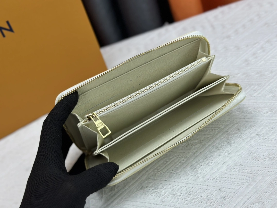 Fashionable 6820 Louis Vuitton LV Wallets - Image 6