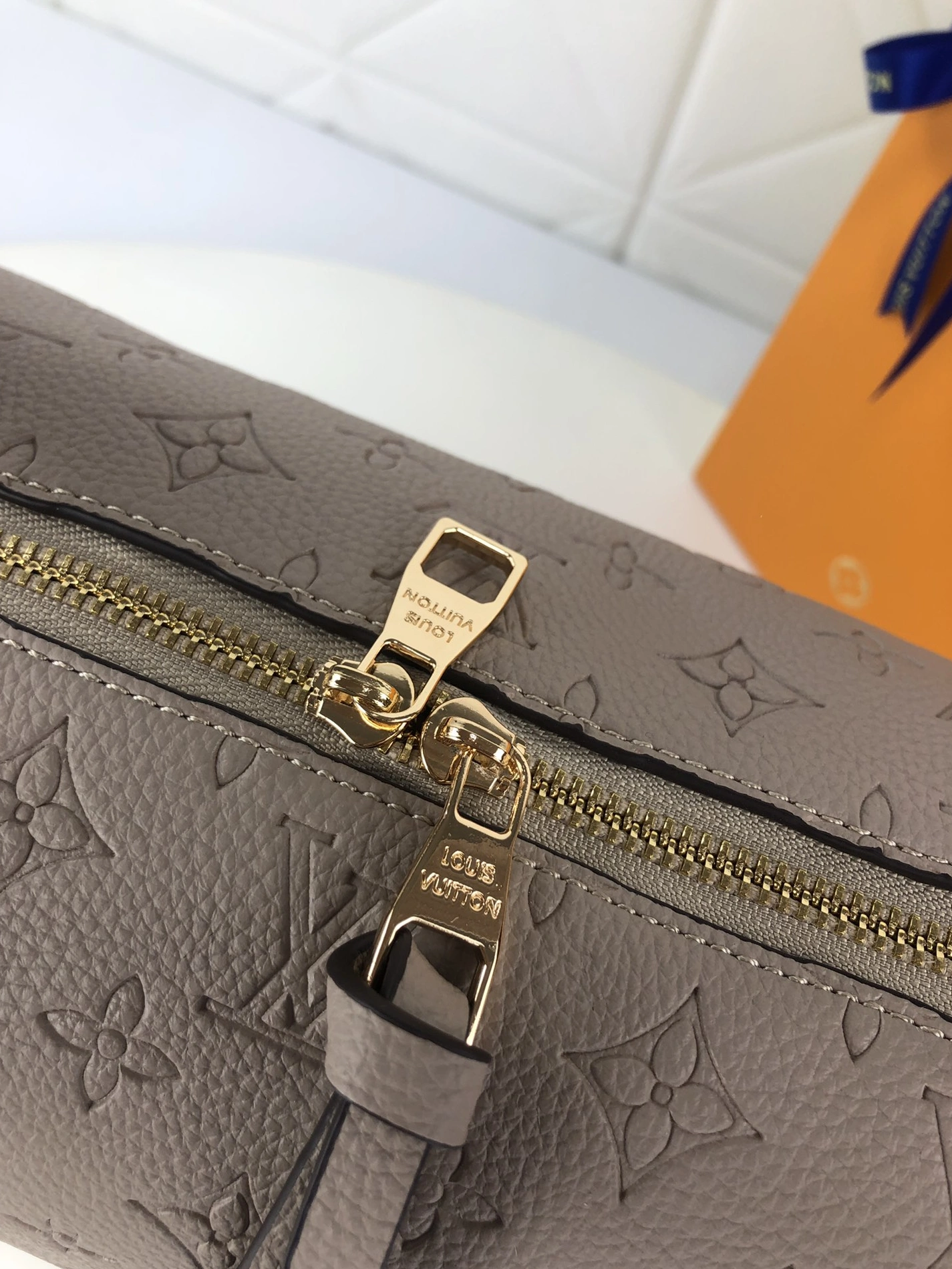 Fashionable 7904 Louis Vuitton AAA Quality Handbags For Women - Image 4