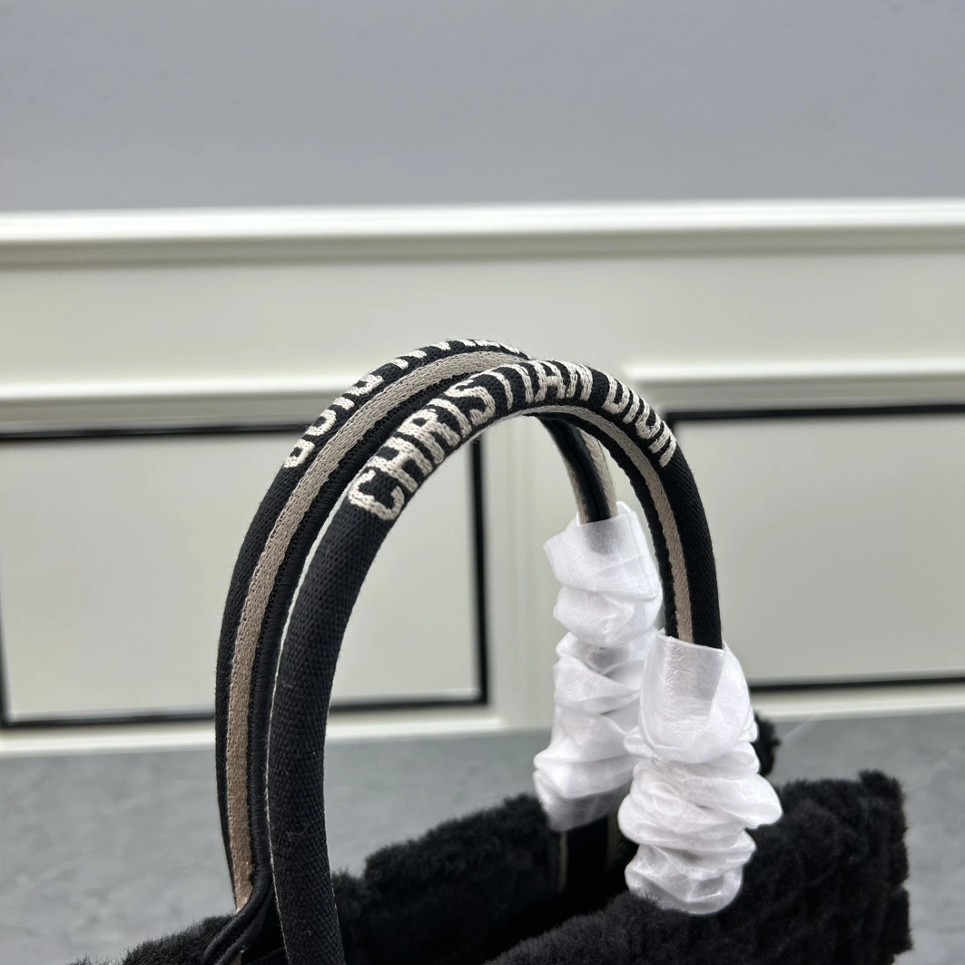 Fashionable 7963 Christian Dior AAA Quality Tote-Handbags For Women - Image 6