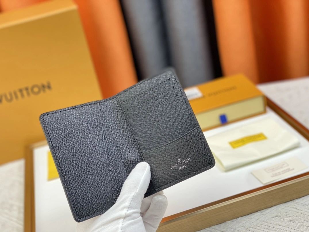 Flexible 1004 Louis Vuitton LV Card Case For Unisex - Image 3