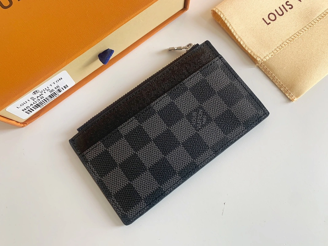 Flexible 1288 Louis Vuitton Card Case For Unisex - Image 3